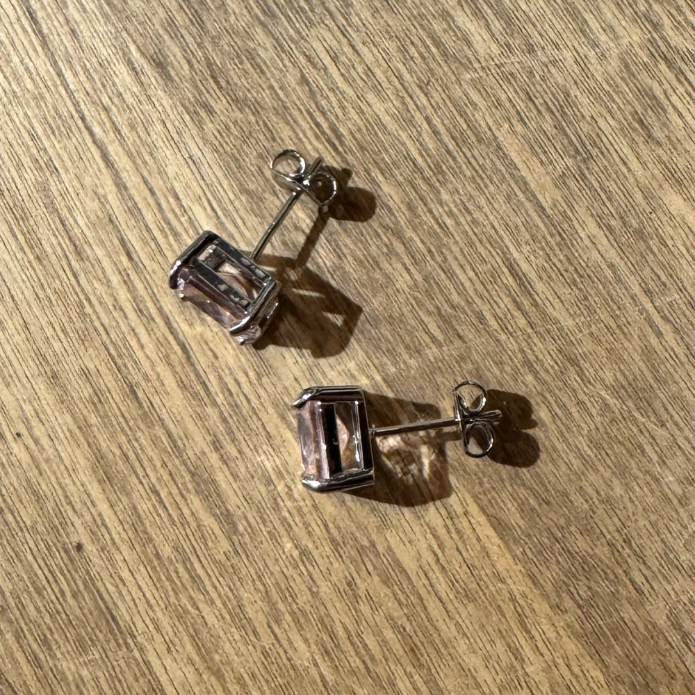 NWT Pink Square Stud Earrings - Picture 3 of 4